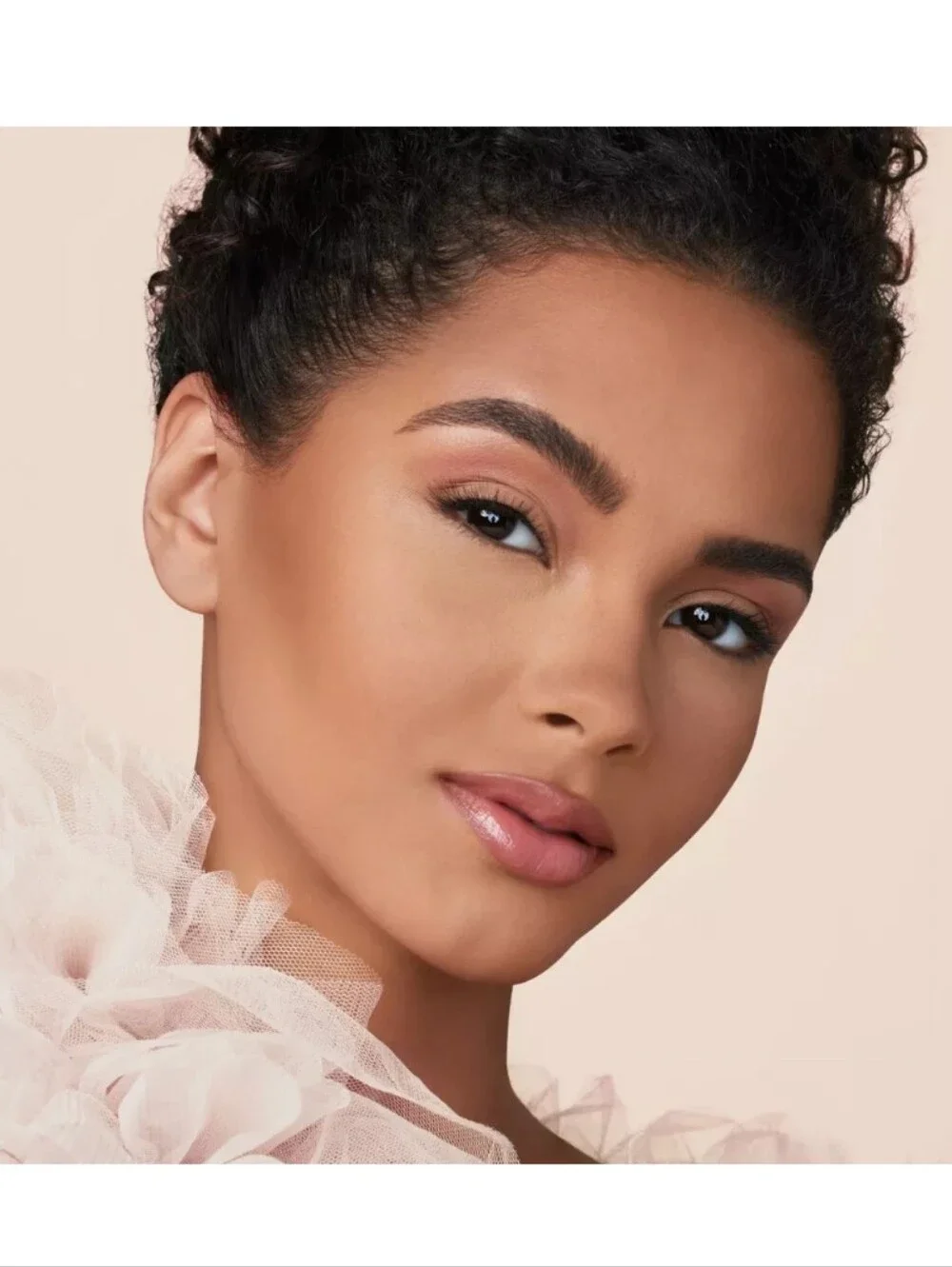 POLITE SOCIETY TRANSLUCENT SETTING POWDER.